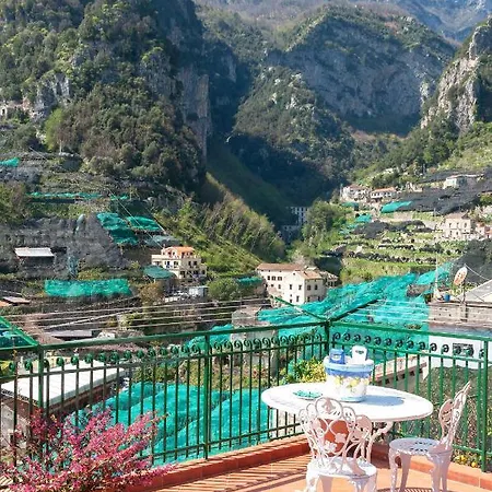 Bed & Breakfast La Valle Delle Ferriere 2*
