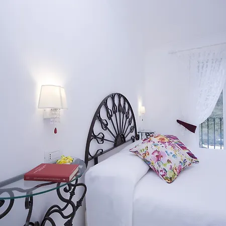 La Valle Delle Ferriere Bed & Breakfast 2*